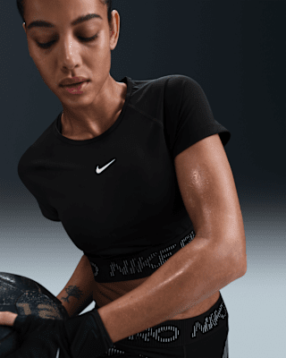 Nike Nike Pro Women's Dri-FIT Short-Sleeve Cropped Graphic Top