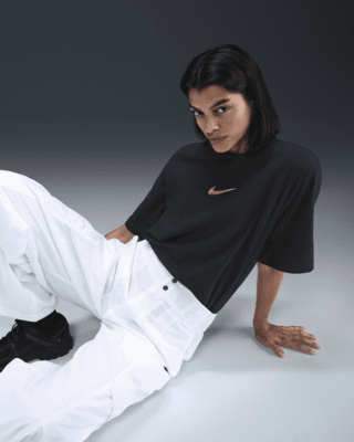 Nike Nike Sportswear Women's Loose Short-Sleeve Graphic T-Shirt