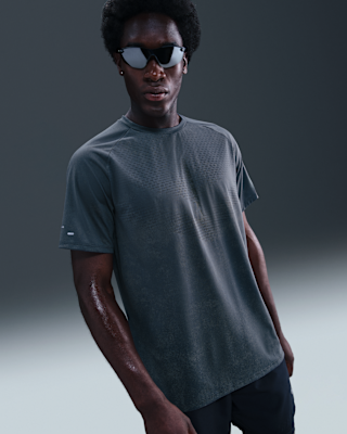 Nike Nike Stride Men's Dri-FIT ADV Short-Sleeve Running Top with Reflective Accents