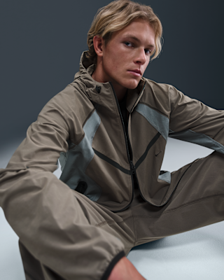 Nike Tech Men's Dri-FIT Woven Color-Block Windrunner Loose Jacket