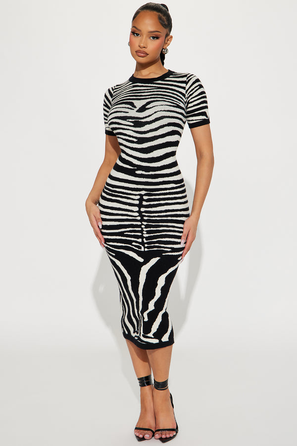 Fashion Nova Savannah Sweater Midi Dress - Black/White