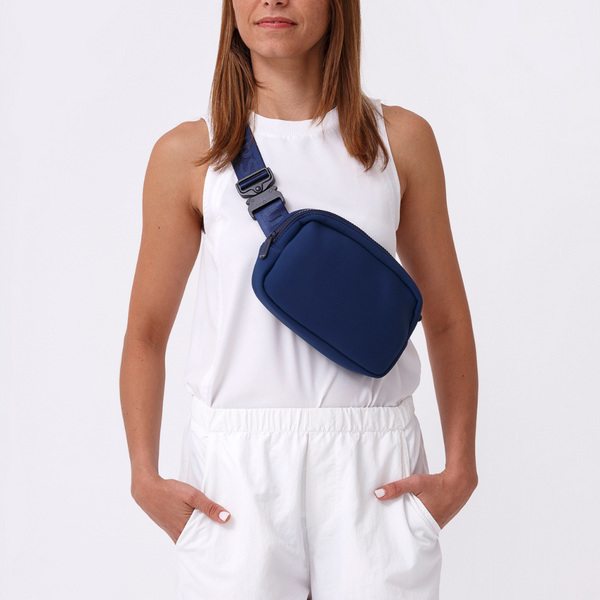Forever21 FANNY PACK DEEP BLUE