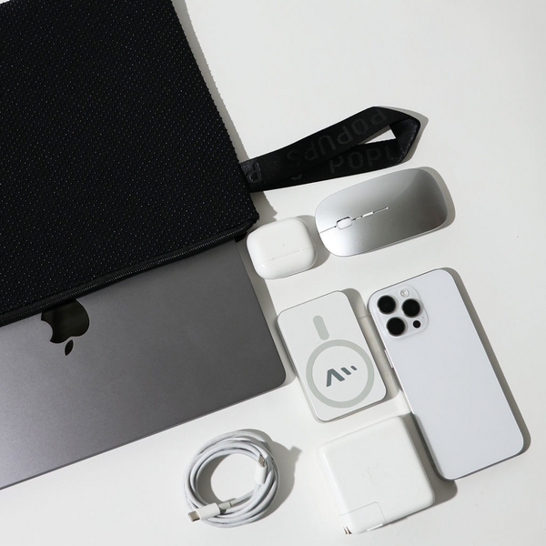 Forever21 LAPTOP SLEEVE BLACK DOTTED