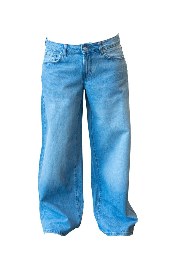 Forever21 Low-Rise Wide-Leg Jeans MEDIUM DENIM