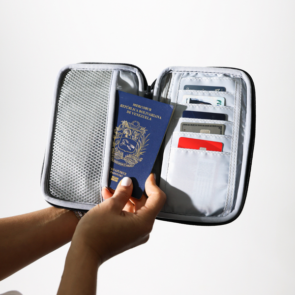 Forever21 PASSPORT WALLET BLACK