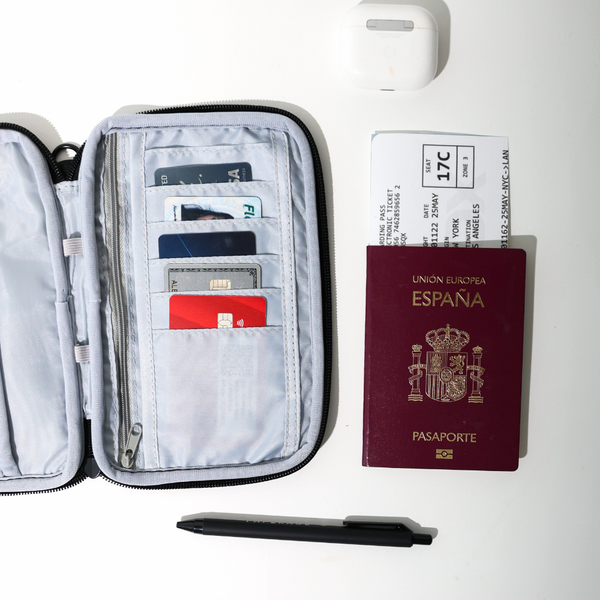 Forever21 PASSPORT WALLET BLACK