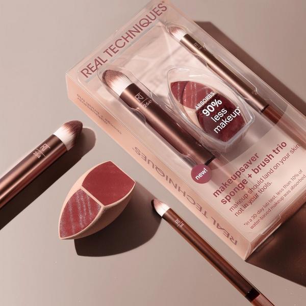 Ulta Real Techniques  Makeupsaver Blending Sponge + Makeup Brush Trio
