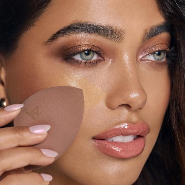 Ulta Real Techniques  New Nudes 2.0 Bare Finish Makeup Sponge Duo