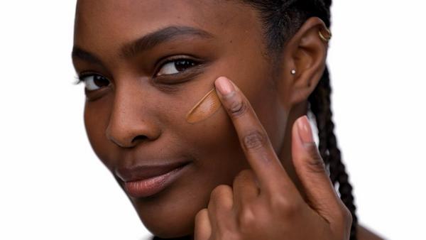 Ulta HOURGLASS  Ambient Soft Glow Foundation Brush