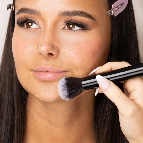 Brushworks No. 6 Double Ended Powder And Buff Brush