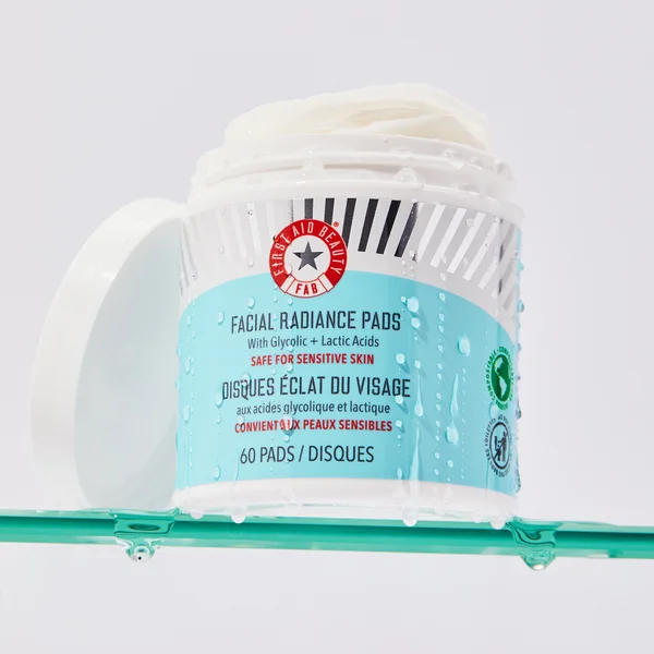 First Aid Beauty Facial Radiance Pads With Glycolic And Lactic Acids