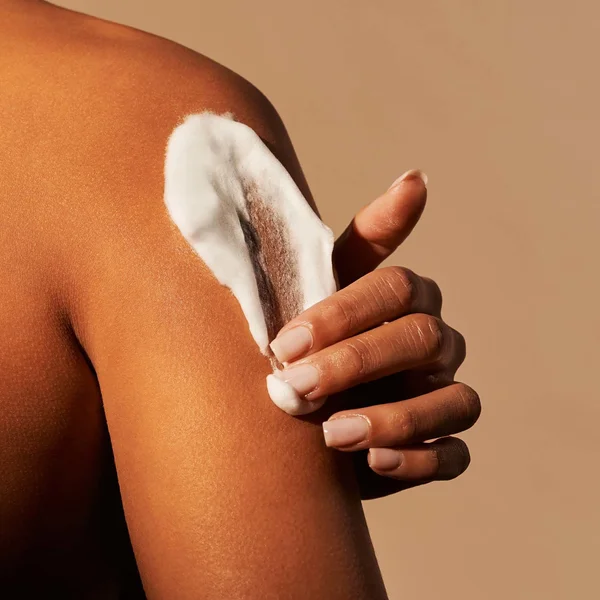 RITUALS Homme Collection Cedar Wood + Vitamin E Complex Foaming Body Wash 200ml