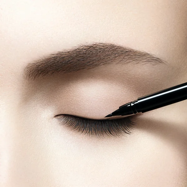 Serge Lutens Trait D'union Ink Eyeliner - Black 0.5ml