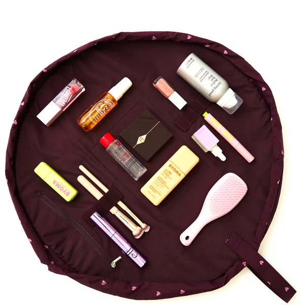 The Flat Lay Co. Parachute Drawstring Flat Lay Makeup Bag - Burgundy Hearts LOOKFANTASTIC EXCLUSIVE