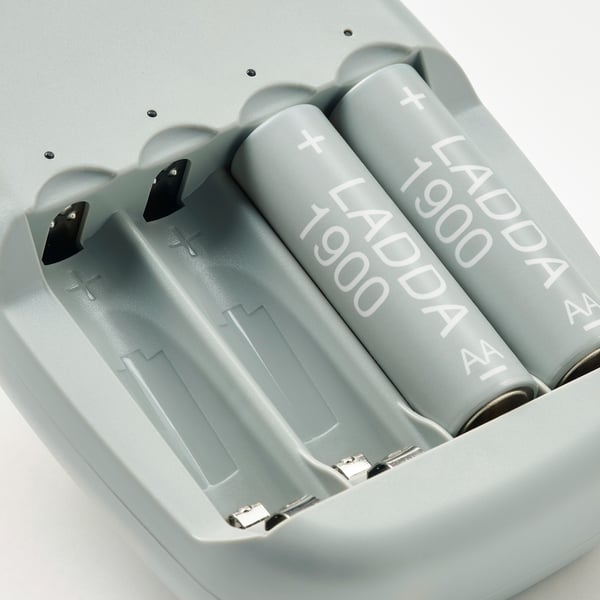 IKEA STENKOL / LADDA Battery Charger And 4 Batteries