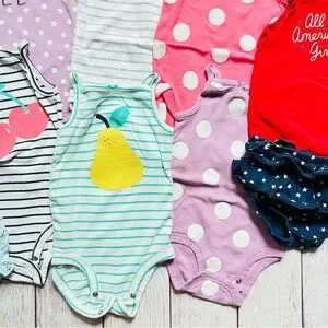 $10 DEAL - Carter’s All American Girl Outfit And More Onesies Size 18M
