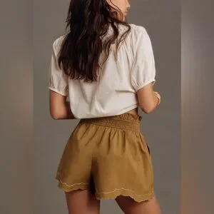 13. NEW ANTHROPOLOGIE Scallop-Hem Shorts In Moss MED