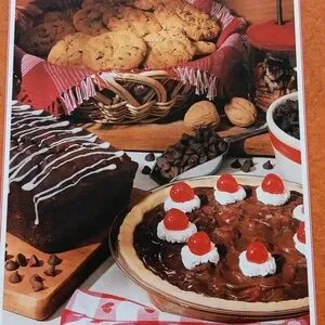 1998 Taste Of Home Hardcover Cookbook Of Annual Recipes Holiday Kitchen Vintage