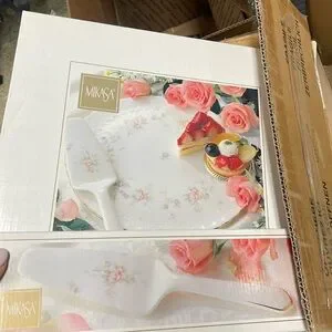 4 Mikasa White Storage Box with Gold Logo for 5 piece serving set