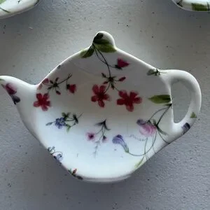 A Special Place Lot Of 3 Tea Pot Shaped Teabag Holder Ceramic Roses Floral