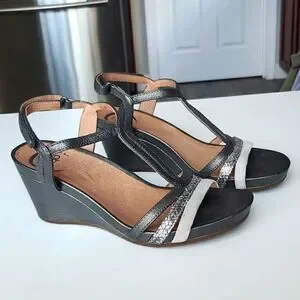 Abeo biosystem womans leather wedge  nwot  size 6n
