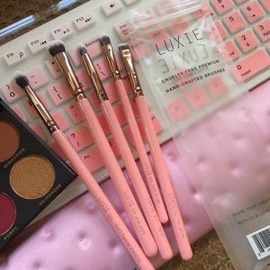 Ace Beauty Grandiose Palette With Luxie Brush Set