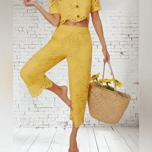 Andie Eyelet Capri Pants Small NWT Pineapple Yellow + Scalloped Hem Boutique