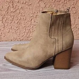 Ankle Tan Cowgirl Pointed Boots Size 8.5