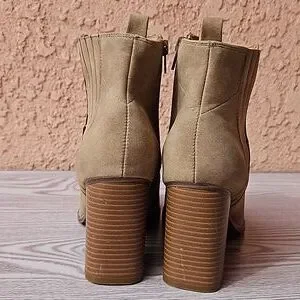 Ankle Tan Cowgirl Pointed Boots Size 8.5