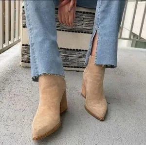 Ankle tan cowgirl pointed boots size 8.5