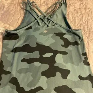 Army camo workout top all in Motion women's size 14 Army camo workout top all in Motion women's size 14