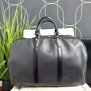 Authentic Louis Vuitton Boston Taiga Kendall Unisex Travel Bag