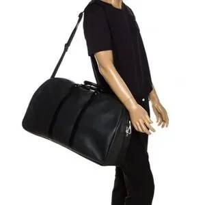 Authentic Louis Vuitton Boston Taiga Kendall unisex travel bag