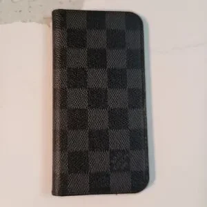 Authentic LOUIS VUITTON Damier iPhone Case black Folio Brand New