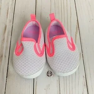 Baby crib shoes sneaker like shoe size 9-12 months white & pink baby sneakers