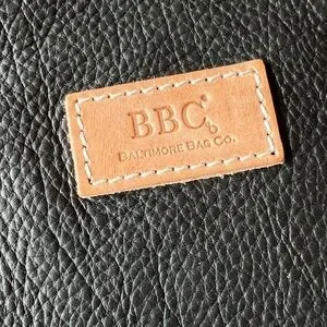 BBC BALTIMORE BAG CO WRISTLET POUCH BLACK LEATHER ZIP TOP TRAVEL READY CHIC NEW