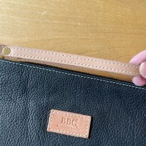 BBC BALTIMORE BAG CO WRISTLET POUCH BLACK LEATHER ZIP TOP TRAVEL READY CHIC NEW