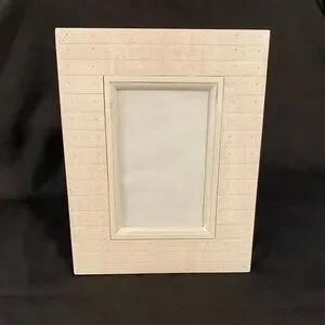 Beachy Vibe Picture Frame. Hold 4x6 Photo. Off-white