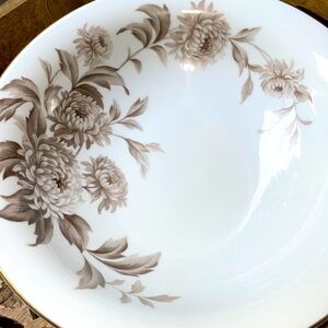 Beautiful Vintage Style Serving Bowl EUC 