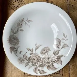 Beautiful Vintage Style Serving Bowl EUC 