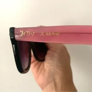 Betsey Johnson cute women’s sunglasses with pink arms