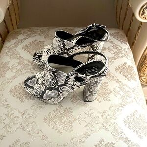Black And White Yilan Baski Design Snake Print Platform Heels