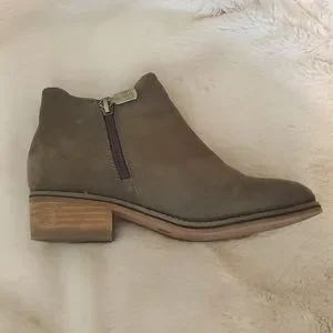 Blonde Waterproof Genuine Leather Booties. Size 6 1/2 M