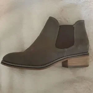 Blonde Waterproof Genuine Leather Booties. Size 6 1/2 M