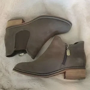 Blonde Waterproof genuine leather booties. Size 6 1/2 M