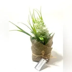 BNWT Midwest Gifts Burlap Wrapped Flower Bunch.​​​