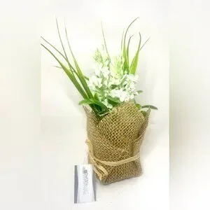 BNWT Midwest Gifts Burlap Wrapped Flower Bunch.​​​
