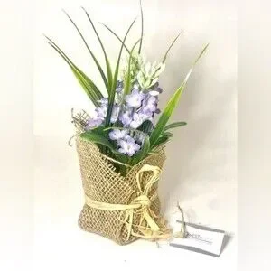 BNWT Midwest Gifts Burlap Wrapped Flower Bunch.