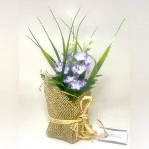 BNWT Midwest Gifts Burlap Wrapped Flower Bunch.