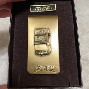 BNWT VINTAGE LAS VEGAS BRASS MONEY CLIP 1970-80s